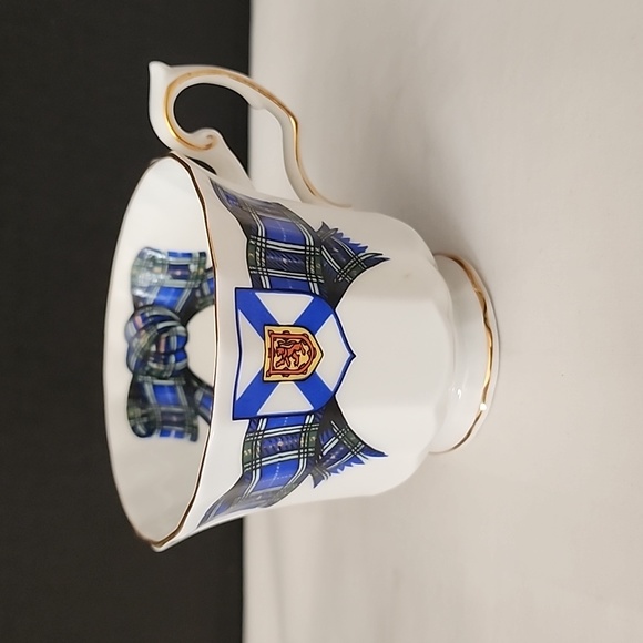 Elizabethan Bone China Tea Cup and Saucer Nova Scotia - Picture 4 of 7